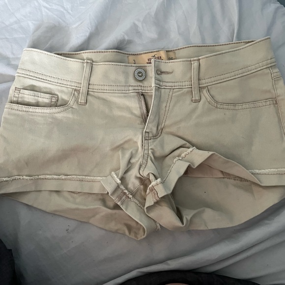 Hollister low rise cargo-khaki shorts (size 3, 26w) - Picture 3 of 4